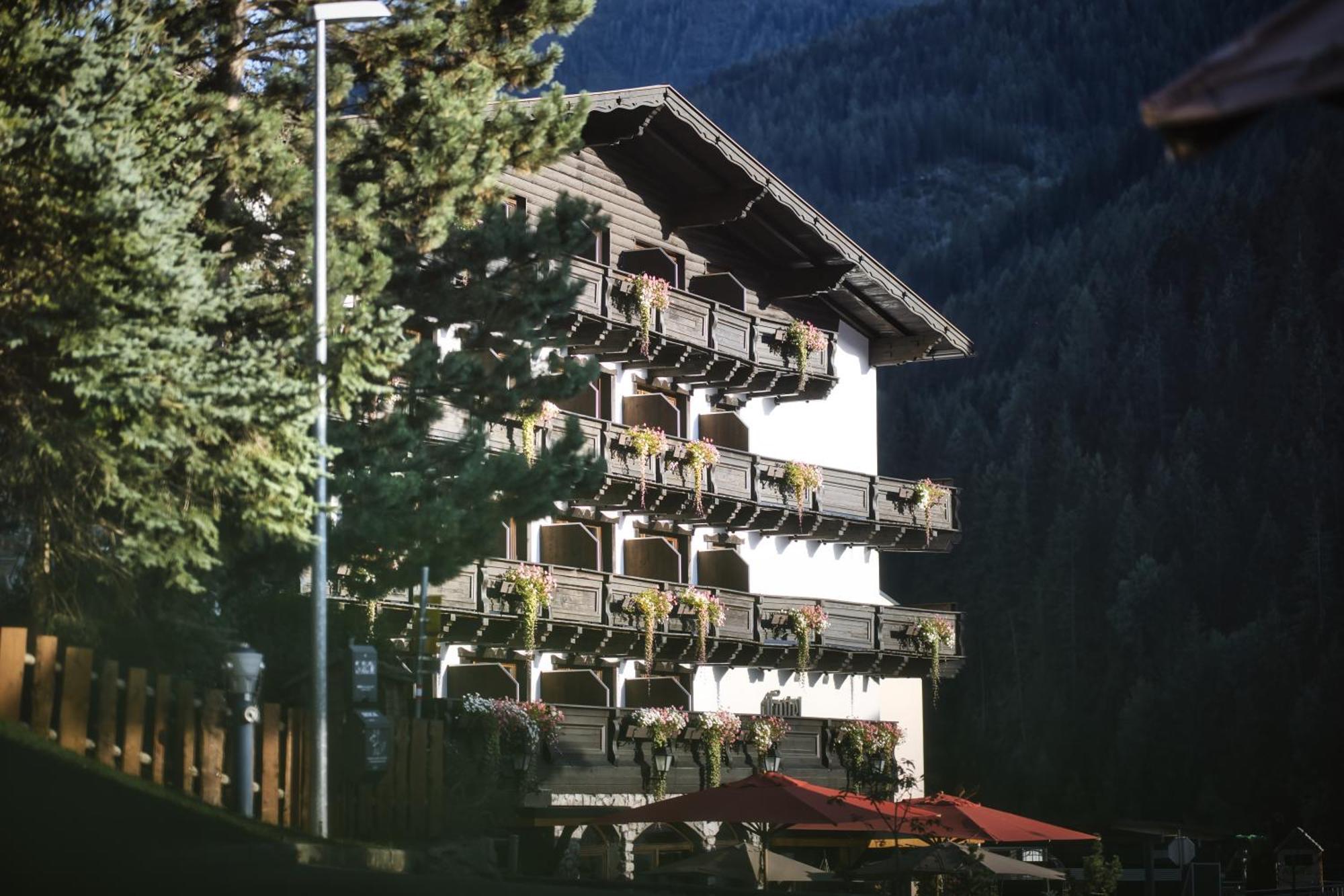 Berghotel Basur - Das Schihotel Am Arlberg Flirsch Eksteriør bilde